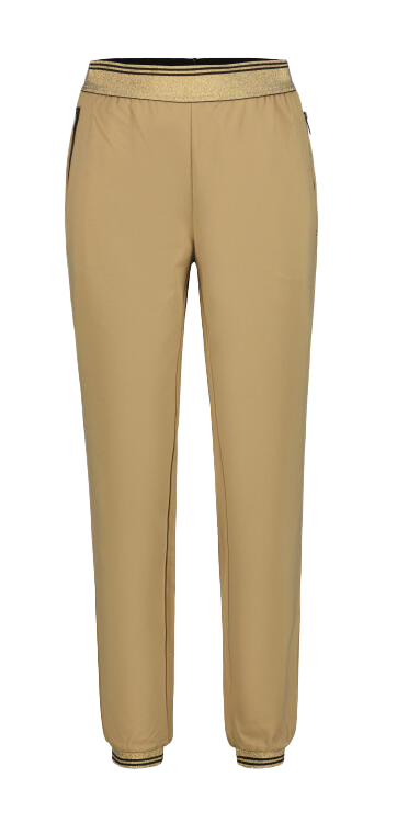 deb79e8c-9afc-4d77-9252-465dd4f10251.800x